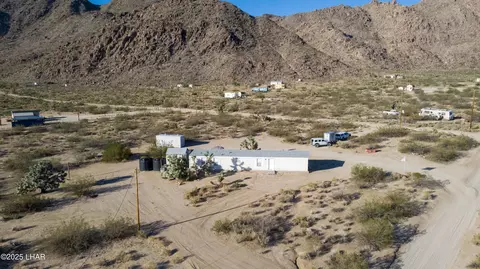 11989 Howard Rd, Yucca, AZ 86438
