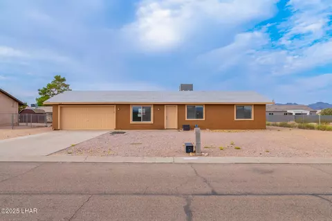 6614 Brook Dr, Golden Valley, AZ 86413