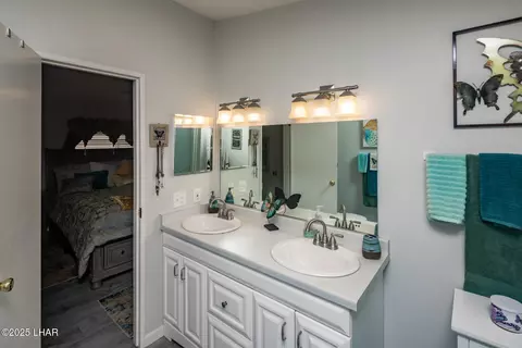 Bath - 452 E Riverfront Dr, Parker, AZ 85344 photo 2 of 3