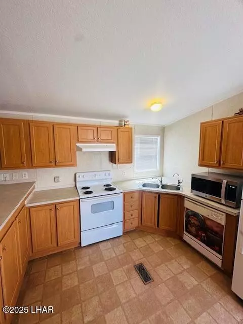 Kitchen - 44357 Cactus St, Bouse, AZ 85325 photo 1 of 2