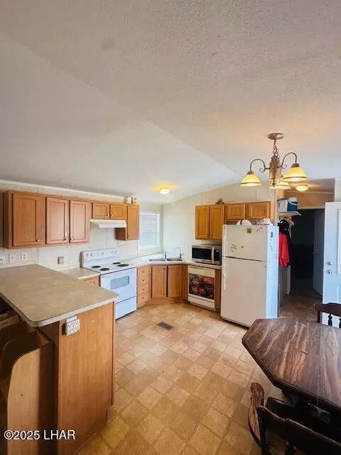 Kitchen - 44357 Cactus St, Bouse, AZ 85325 photo 2 of 2