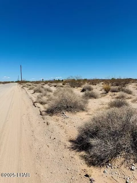 000 Winema Dr, Bouse, AZ 85325