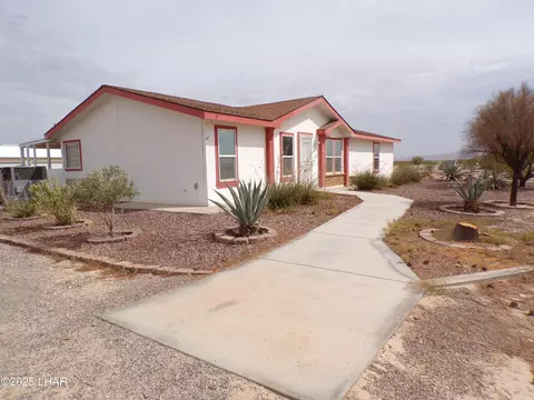 49043 Bald Eagle Ln, Bouse, AZ 85325