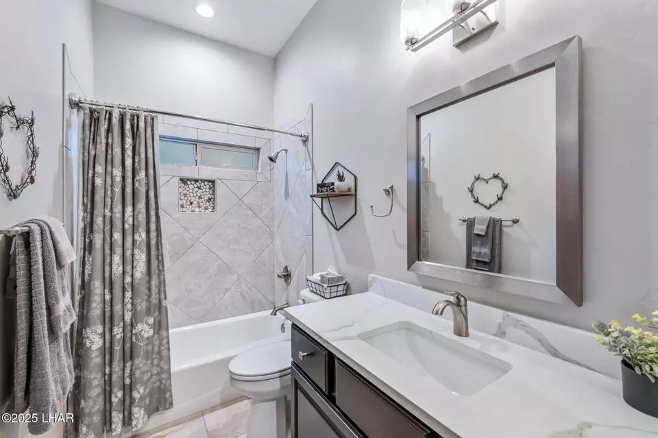 Bath - 1640 E Raintree Ave, Lake Havasu City, AZ 86404 photo 3 of 4