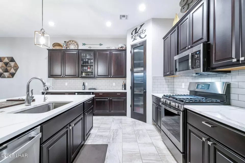 Kitchen - 1640 E Raintree Ave, Lake Havasu City, AZ 86404 photo 3 of 7