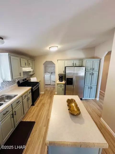 Kitchen - 44113 E Perry Dr, Salome, AZ 85348 photo 1 of 4