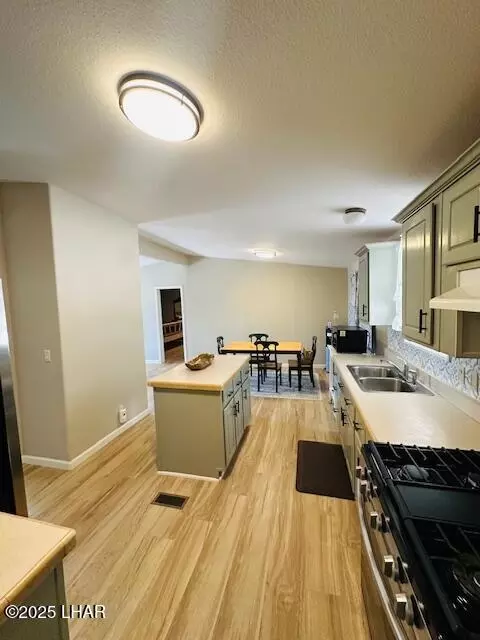 Kitchen - 44113 E Perry Dr, Salome, AZ 85348 photo 2 of 4