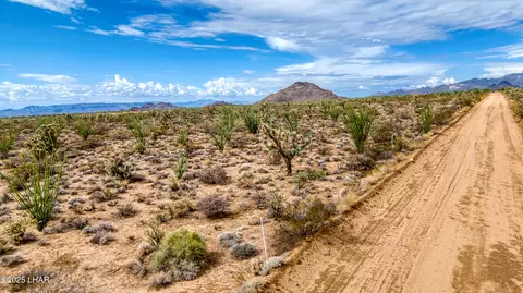 3607 S Kit Carson Rd, Yucca, AZ 86438