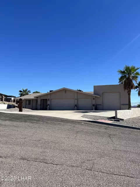 2860 Squall King Dr, Lake Havasu City, AZ 86404