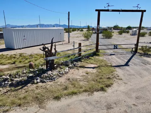 32473 Avenue 42 E, Bouse, AZ 85325