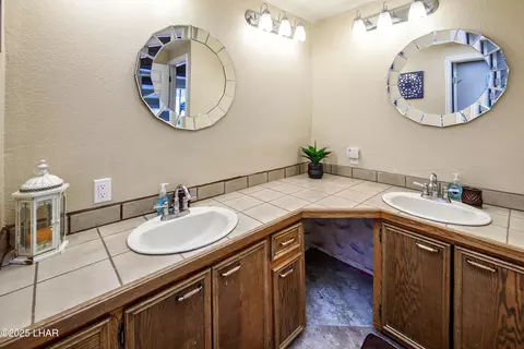 Bath - 8850 Apache Loop, Parker, AZ 85344 photo 6 of 6