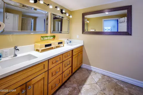 Bath - 8850 Apache Loop, Parker, AZ 85344 photo 3 of 6