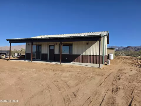 14176 S Nash Rd, Yucca, AZ 86438
