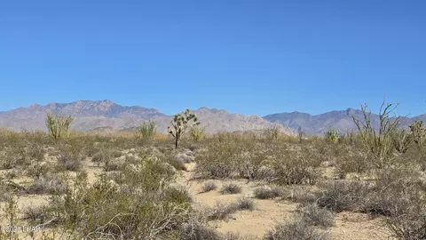 3040 Castle Butte Rd, Yucca, AZ 86438