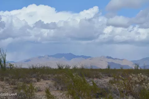 165166 Cherry Rd, Yucca, AZ 86438