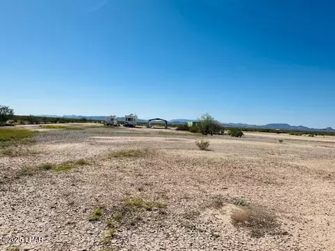 49186 Bald Eagle Trl, Bouse, AZ 85325 photo 2