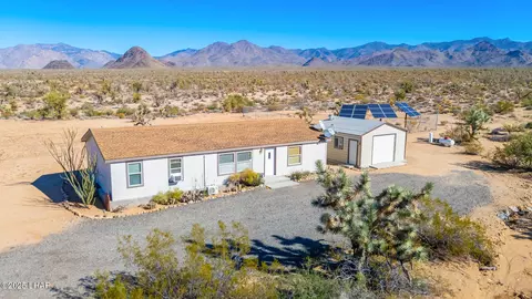 3245 E Flattop Dr, Yucca, AZ 86438