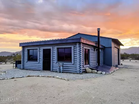 13505 S Alan Rd, Yucca, AZ 86438