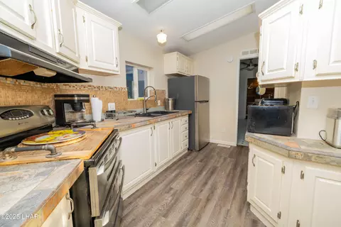 Kitchen - 493 E Riverfront Dr, Parker, AZ 85344 photo 4 of 7
