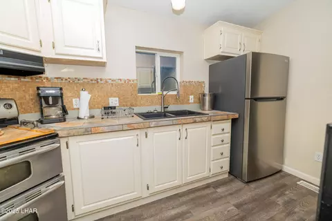 Kitchen - 493 E Riverfront Dr, Parker, AZ 85344 photo 6 of 7