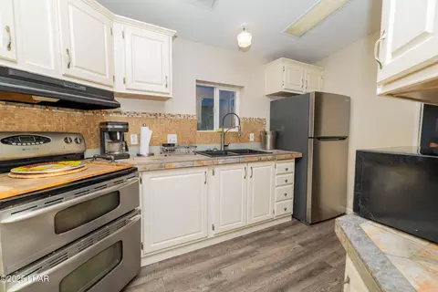 Kitchen - 493 E Riverfront Dr, Parker, AZ 85344 photo 5 of 7