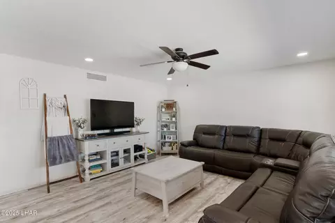 2818 Weekender Ln, Lake Havasu City, AZ 86403