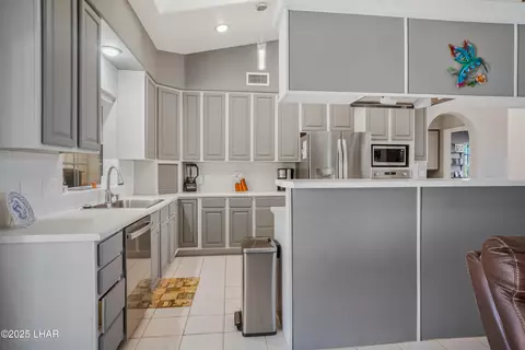 Kitchen - 7870 E Pebble Dr, Kingman, AZ 86401 photo 5 of 5