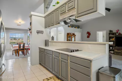 Kitchen - 7870 E Pebble Dr, Kingman, AZ 86401 photo 2 of 5