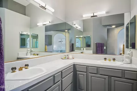 Bath - 7870 E Pebble Dr, Kingman, AZ 86401 photo 3 of 3