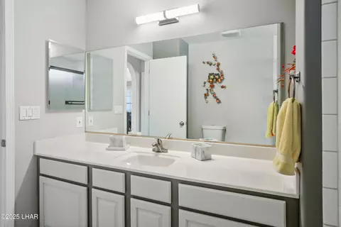 Bath - 7870 E Pebble Dr, Kingman, AZ 86401 photo 2 of 3