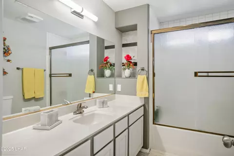 Bath - 7870 E Pebble Dr, Kingman, AZ 86401 photo 1 of 3