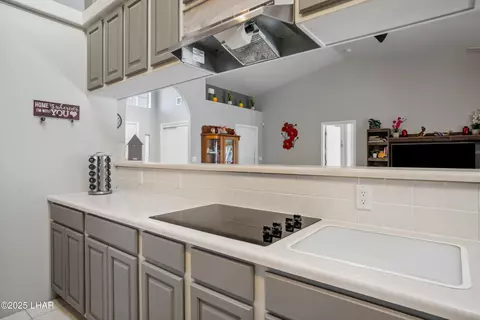 Kitchen - 7870 E Pebble Dr, Kingman, AZ 86401 photo 4 of 5