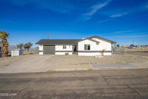 2205 Charing Cross Dr, Lake Havasu City, AZ 86404