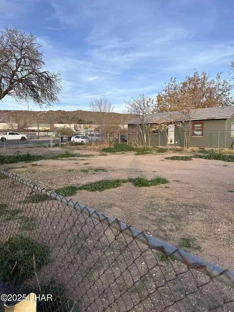 552 Park St, Kingman, AZ 86401 photo 4