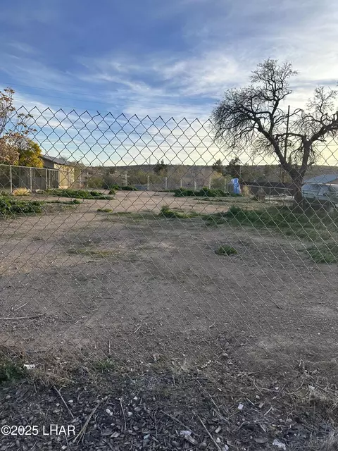 552 Park St, Kingman, AZ 86401