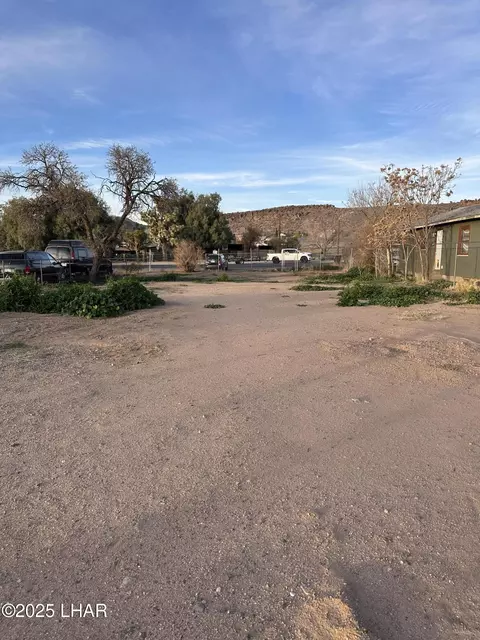 552 Park St, Kingman, AZ 86401 photo 2