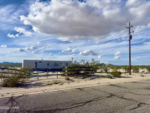 32012 Avenue 41 E, Bouse, AZ 85325