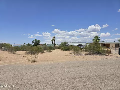 5415 Apache Dr, Topock, AZ 86436