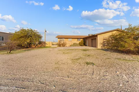 821 Falcon Dr, Lake Havasu City, AZ 86403