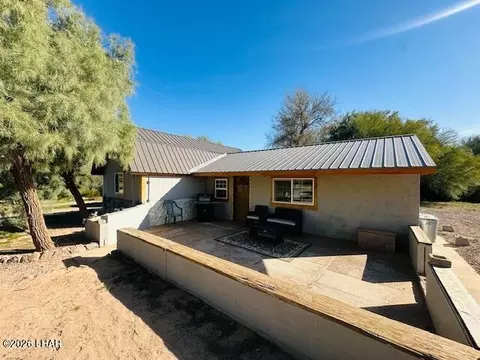 29525 Beer Barrel Ln, Bouse, AZ 85325