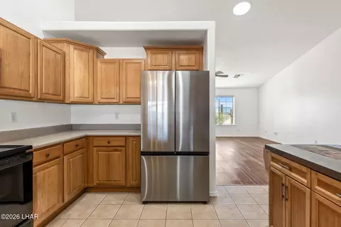 495 S Lochiel Rd, Golden Valley, AZ 86413