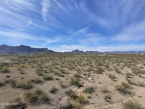 1917 S Ehrenberg Rd, Golden Valley, AZ 86413