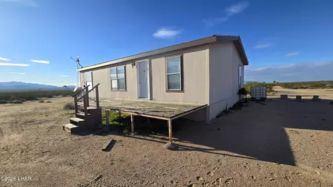 20101 S Dale Evans Rd, Yucca, AZ 86438