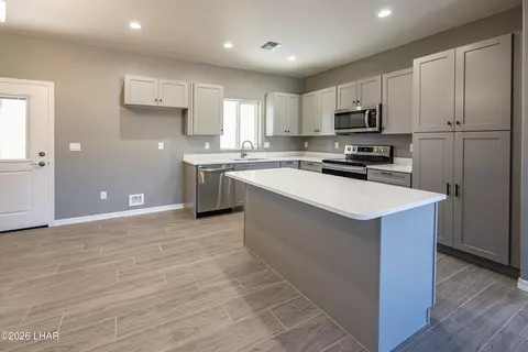 Kitchen - 1665 E Potter Ave, Kingman, AZ 86409 photo 8 of 10