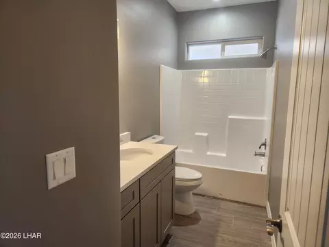 Bath - 1665 E Potter Ave, Kingman, AZ 86409 photo 1 of 5