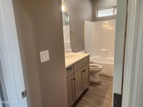 Bath - 1665 E Potter Ave, Kingman, AZ 86409 photo 2 of 5