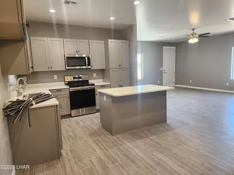 Kitchen - 1665 E Potter Ave, Kingman, AZ 86409 photo 6 of 10