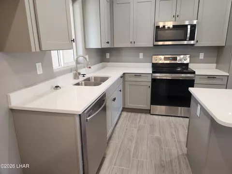 Kitchen - 1665 E Potter Ave, Kingman, AZ 86409 photo 3 of 10