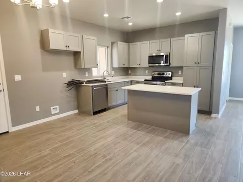 Kitchen - 1665 E Potter Ave, Kingman, AZ 86409 photo 7 of 10
