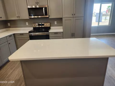 Kitchen - 1665 E Potter Ave, Kingman, AZ 86409 photo 5 of 10